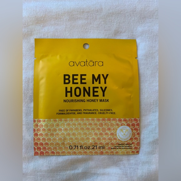 NIB - Bundle of 7 Masks ( 4 Face Masks + 1 Hand Mask + 1 Eye Mask) - Picture 12 of 15